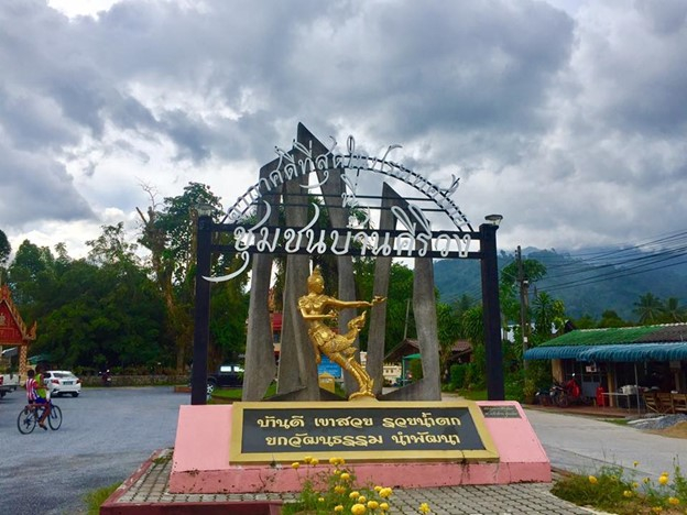 จุดแลนด์มาร์กและคำขวัญบ้านคีรีวง
(ที่มา&nbsp;: thailandtourism, ม.ป.ป.&nbsp;: ออนไลน์)
