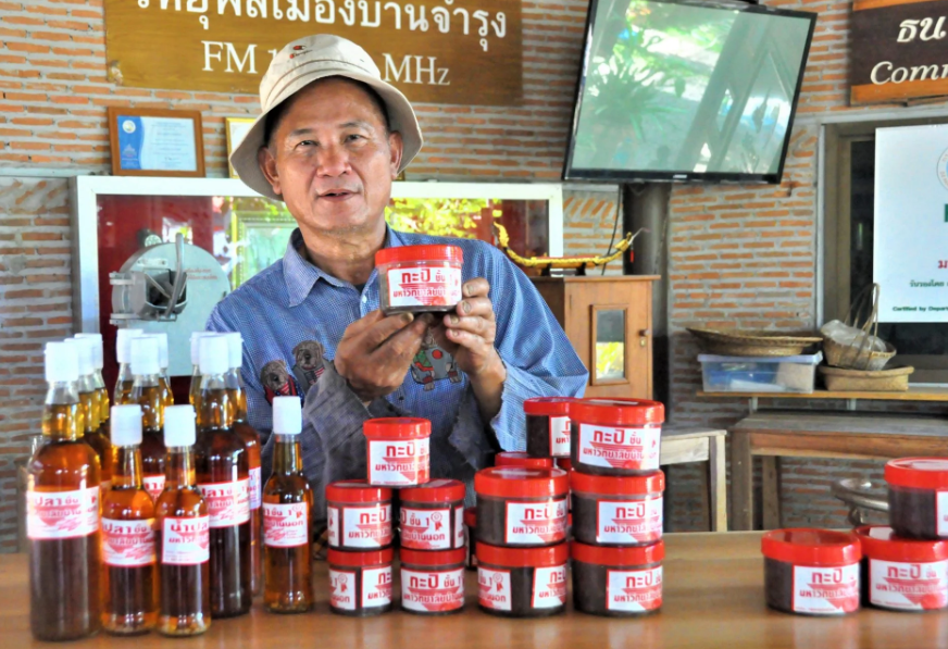 คำอธิบาย: ภาพที่ 4 กลุ่มผลิตกะปิ-น้ำปลา (ที่มา: https://www.thaipost.net/public-relations-news/20947/)