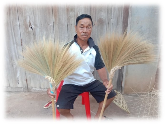 นายวินัย หล้ามา ปราชญ์ชาวบ้านด้านผู้นำศาสนพิธี(เก๊าผี) และการจักสาน
