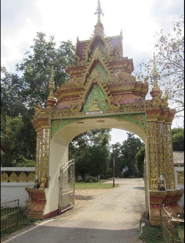 ภาพ ทางเข้าวัดผาลาด (ที่มา : https://www.google.com/maps/place)