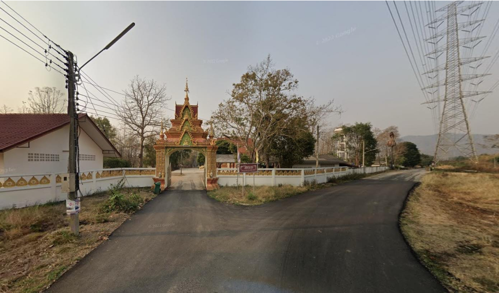 ภาพ บรรยากาศหน้าวัดผาลาด (ที่มา : https://www.google.com/maps/place)