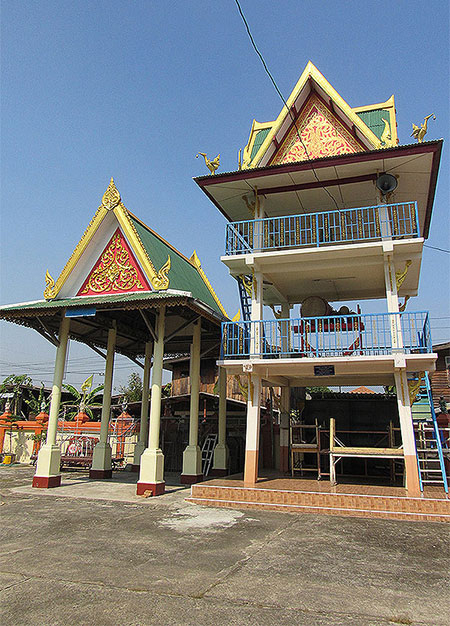   ภาพ หอกลองวัดศรีปงชัย (ที่มา : 
  Wichai, backpackerthai.blogspot)
