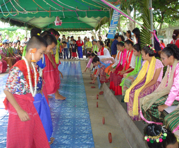 คำอธิบาย: การเล่นสะบ้า (ที่มา : ben3865.wordpress.com)