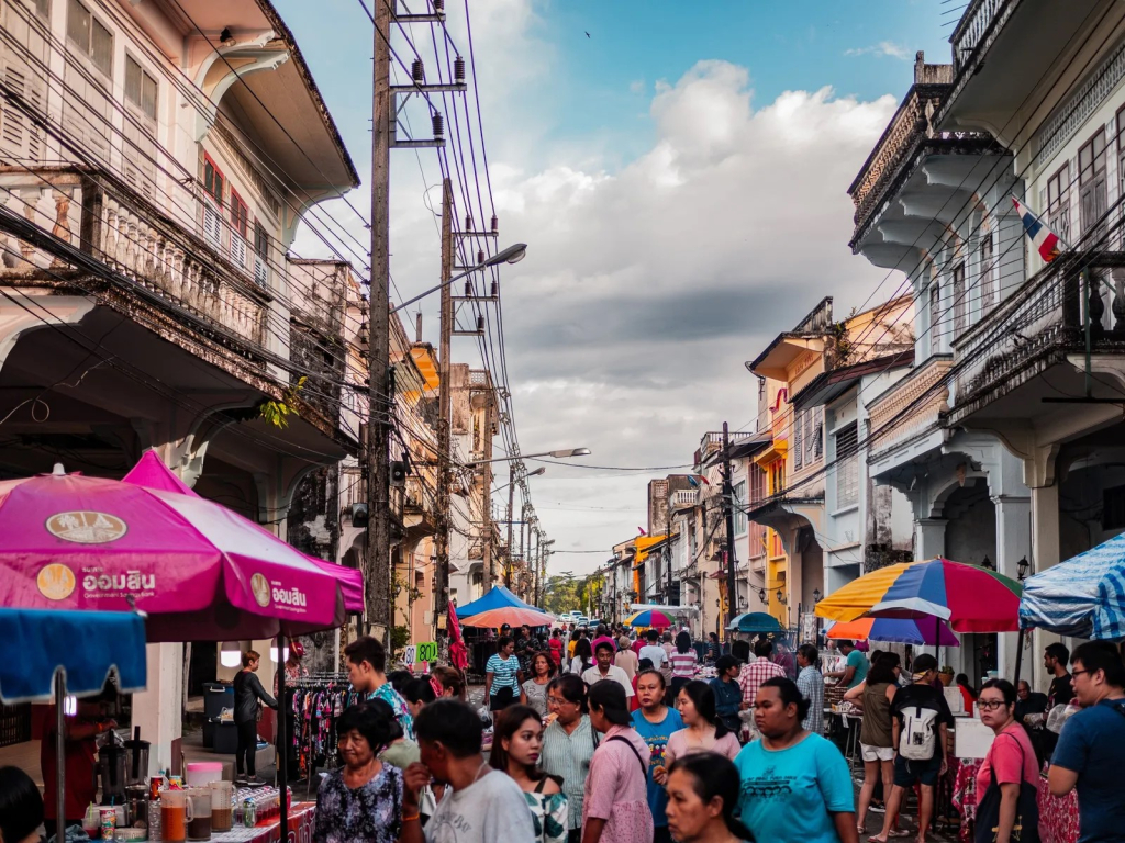 ถนนวัฒนธรรมตะกั่วป่า (ที่มา : takemetour.com)