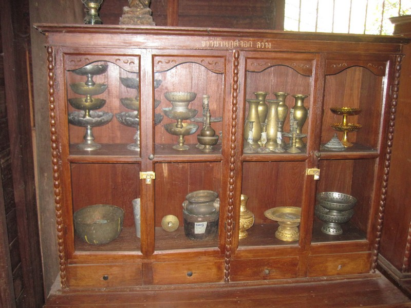 ภาพที่ 4 โบราณวัตถุพิพิธภัณฑ์ลาวครั่ง (ที่มา: https://db.sac.or.th/museum/museum-detail/1274)