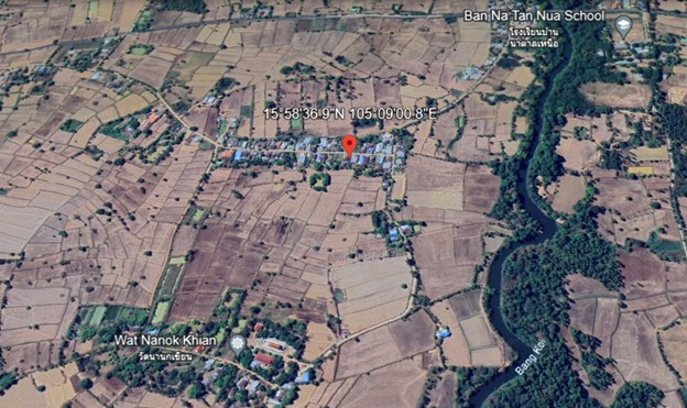 ภาพถ่ายทางอากาศแสดงพิกัดที่ตั้งบ้านนานกเขียน
ตำบลขามป้อม อำเภอเขมราฐ จังหวัดอุบลราชธานี (ที่มา : Google Earth)