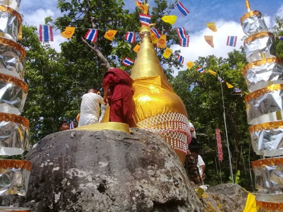 แท่นผ้าป่า