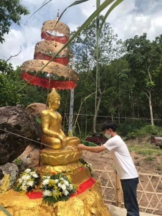 แท่นผ้าป่า