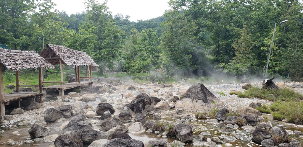 น้ำพุร้อนเมืองแปงในบริเวณบ้านใหม่ดอนตัน