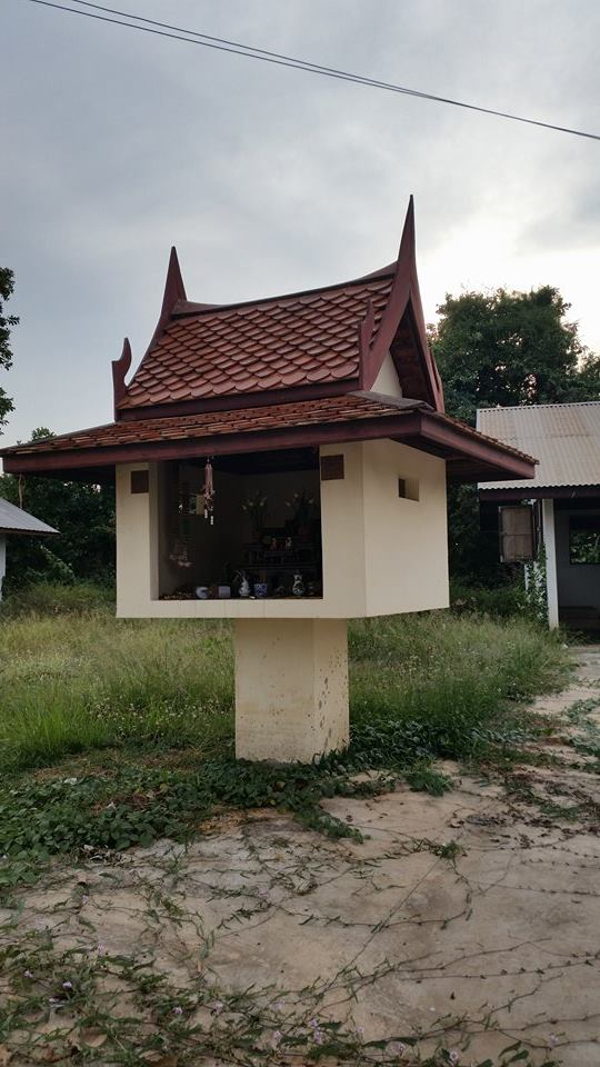 หลักบ้าน สิ่งสักการะชุมชน