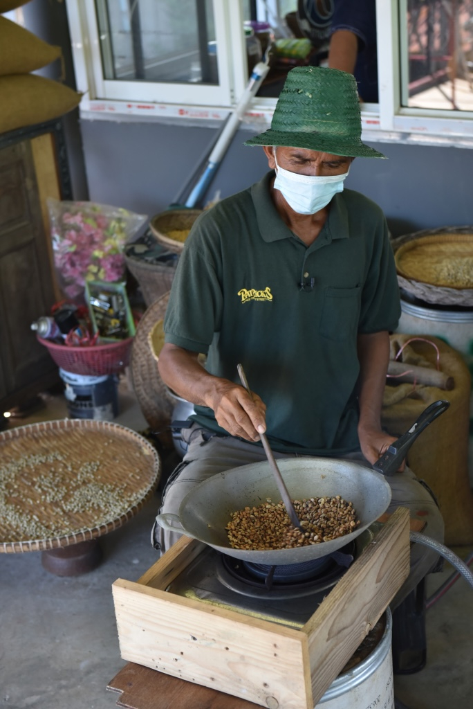 คุณลุงทวีศักดิ์ แตรครบุรี
(ที่มา : นวนุรักษ์, ม.ป.ป.)