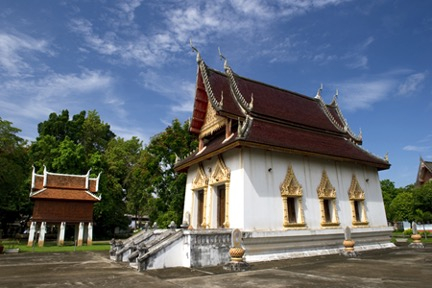 ภาพที่ 5 บริเวณภายในวัดใหญ่ท่าเสา (ที่มา: https://thai.tourismthailand.org/Attraction/วัดใหญ่ท่าเสา)