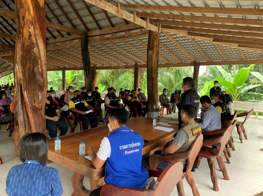 การประชุมแก้ไขปัญหาให้กับเกษตรกรผู้ได้รับความเดือดร้อนจากปัญหาช้างป่าบุกรุกพื้นที่การเกษตรบ้านไร่ยาว
(ที่มา : สำนักข่าวกรมประชาสัมพันธ์, 2564: ออนไลน์)