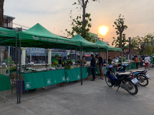 บรรยากาศตลาดนัดสีเขียว บริเวณที่ว่าการอำเภอราษีไศล จังหวัดศรีสะเกษ (1) (ที่มา : สิริภัทร นาคนาม, 2565)