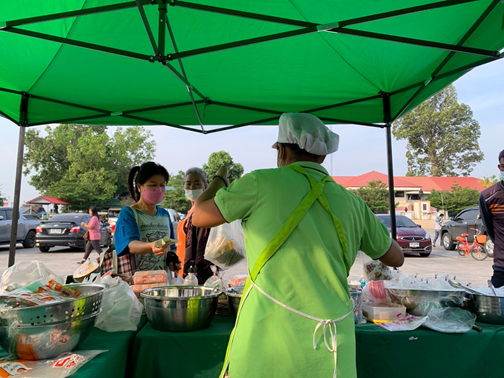 บรรยากาศตลาดนัดสีเขียว บริเวณที่ว่าการอำเภอราษีไศล จังหวัดศรีสะเกษ (2) (ที่มา : สิริภัทร นาคนาม, 2565)