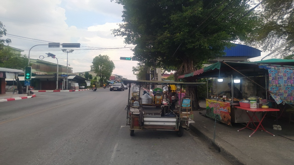ร้านอาหารริมทาง (ที่มา : อับดุลเลาะ รือสะ, 2566)