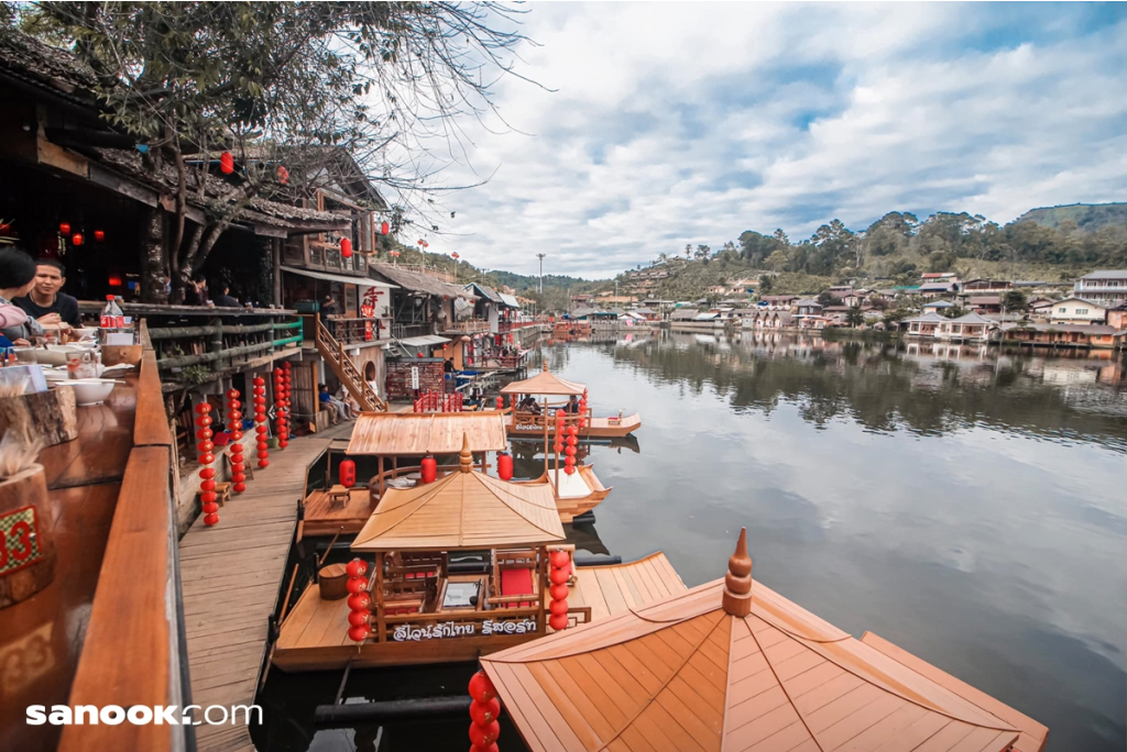 บรรยากาศบ้านรักไทย (ที่มา :&nbsp;sanook.com)