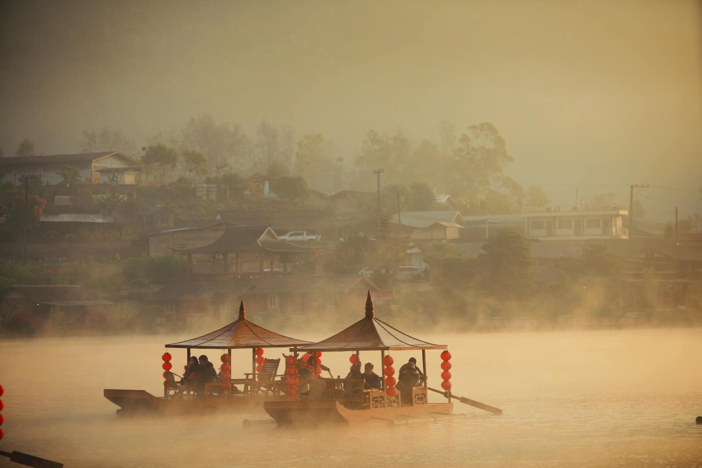 บ้านรักไทย จ.แม่ฮ่องสอน (ที่มา :&nbsp;sanook.com)