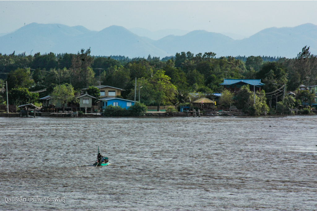 ภาพที่ 11 ลำคลองบริเวณชุมชนยี่สาร (ที่มา: https://walailaksongsiri.com/2018/08/21/yisan-village/)