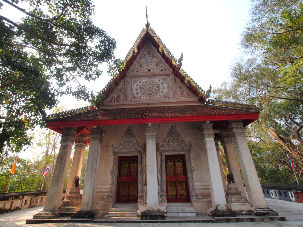 ภาพที่ 32 พระอุโบสถของวัดเขายี่สาร (ที่มา: https://pantip.com/topic/39922148)