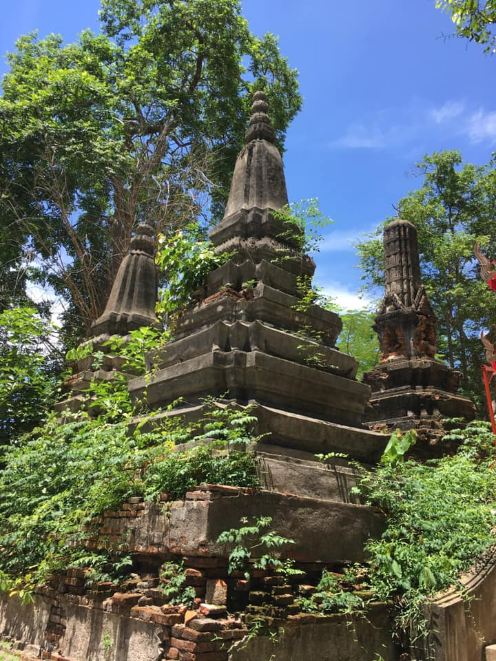 ภาพที่ 34 เจดีย์รายภายในวัดยี่สาร (ที่มา: https://www.facebook.com/photo?fbid=2592535844342877)