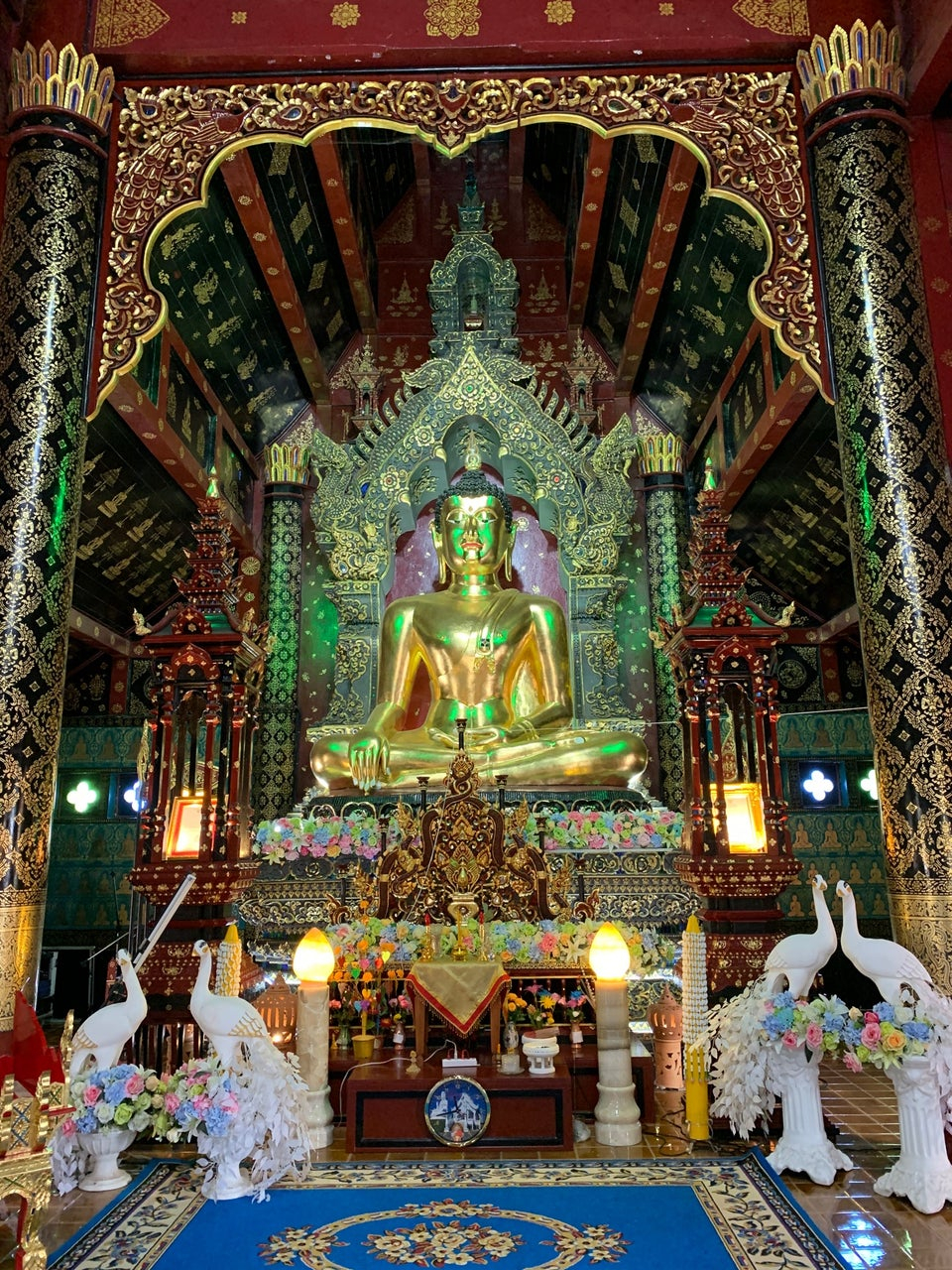 ภาพที่ 4 พระพุทธรูปทองขาว (ที่มา: https://thi.worldorgs.com/%E0%B9%81%E0%B8%84%E0%B8%95%E0%B8%95%E0%B8%B2%E0%B8%A5%E0%B9%87%E0%B8%AD%E0%B8%81/%E0%B8%AD%E0%B8%B3%E0%B9%80%E0%B8%A0%E0%B8%AD%E0%B9%80%E0%B8%A1%E0%B8%B7%E0%B8%AD%E0%B8%87%E0%B9%80%E0%B8%8A%E0%B8%B5%E0%B8%A2%E0%B8%87%E0%B8%A3%E0%B8%B2%E0%B8%A2/%E0%B8%AA%E0%B8%96%E0%B8%B2%E0%B8%99%E0%B8%B5%E0%B8%94%E0%B8%B1%E0%B8%9A%E0%B9%80%E0%B8%9E%E0%B8%A5%E0%B8%B4%E0%B8%87/%E0%B8%A7%E0%B8%B1%E0%B8%94%E0%B8%9D%E0%B8%B1%E0%B9%88%E0%B8%87%E0%B8%AB%E0%B8%A1%E0%B8%B4%E0%B9%88%E0%B8%99)