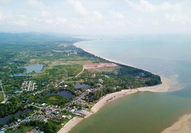 สภาพแวดล้อมบริเวณชายทะเลบ้านน้ำเค็ม (ที่มา : Thai tour, ม.ป.ป. : ออนไลน์)