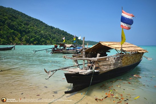 เรือของชาวมอแกน
(ที่มา : Readme, 2560 : ออนไลน์)