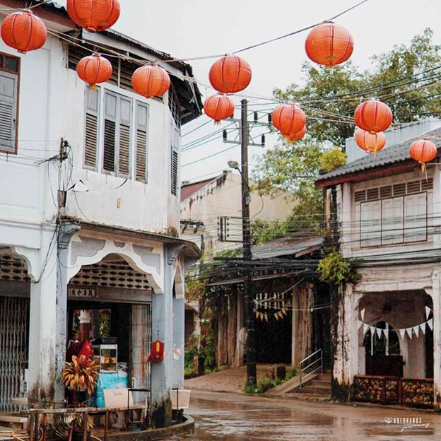 อาคารเก่าแบบจีนผสมยุโรปย่านจับเส
(ที่มา : เอิงเอย, 2563 : ออนไลน์)